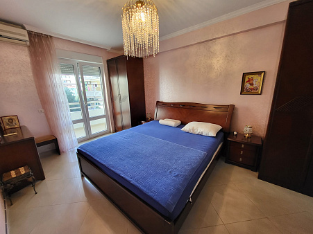 Drei-Zimmer-Wohnung in Rafailovici